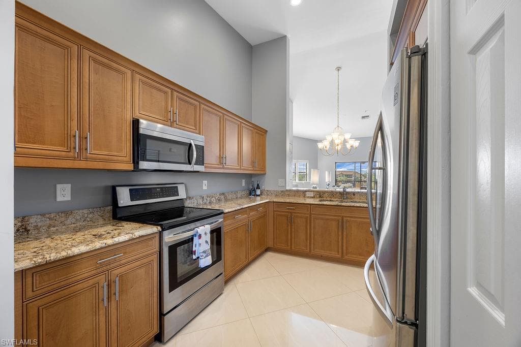 195 Vintage Cir 402, Naples, FL 34119-8