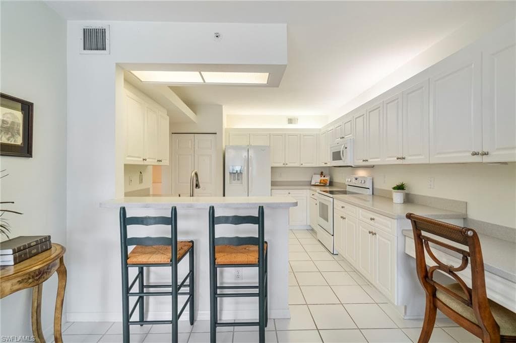 7552 Oleander Gate Dr C104, Naples, FL 34109-20