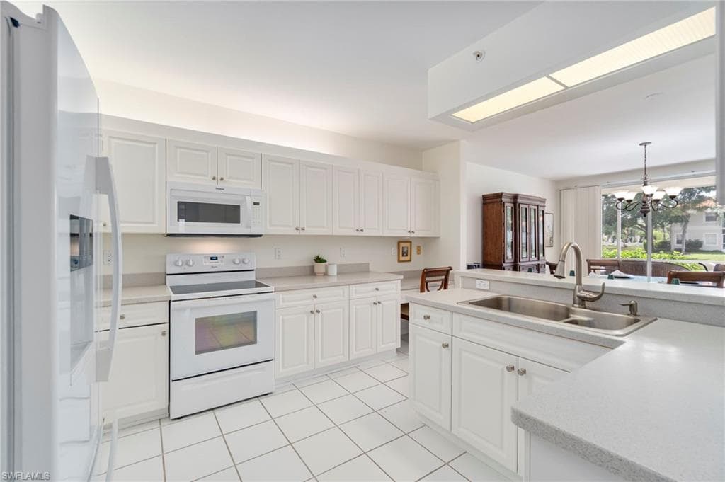 7552 Oleander Gate Dr C104, Naples, FL 34109-21
