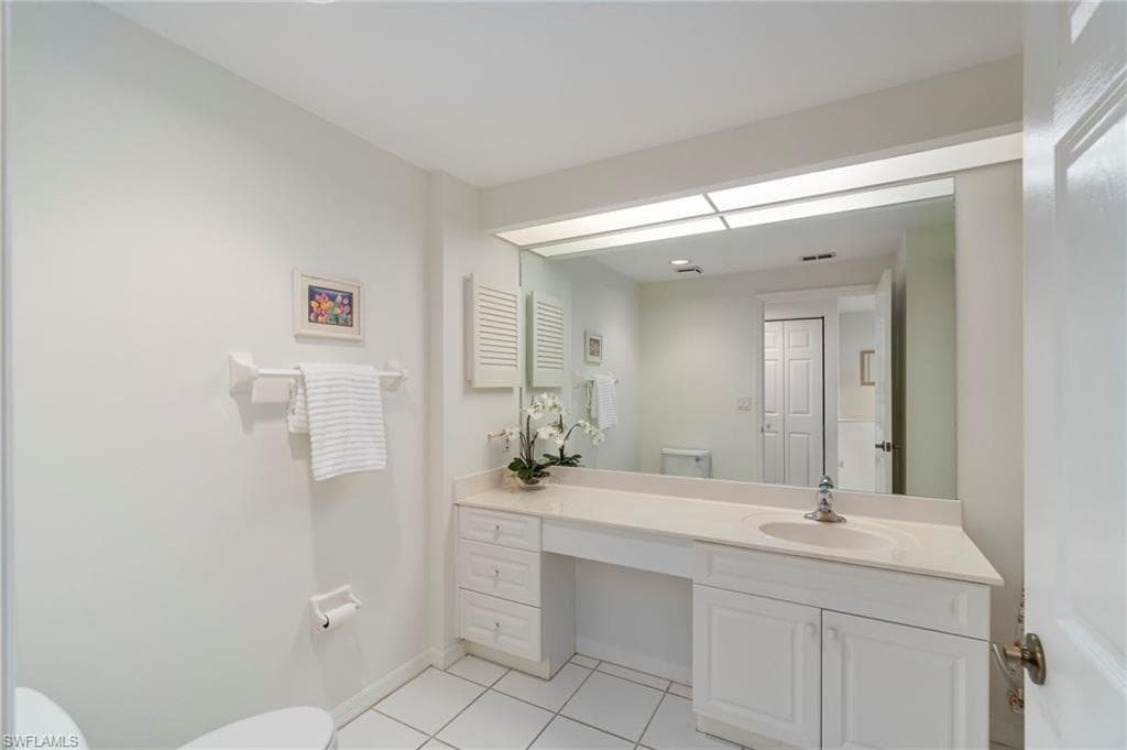 7552 Oleander Gate Dr C104, Naples, FL 34109-30