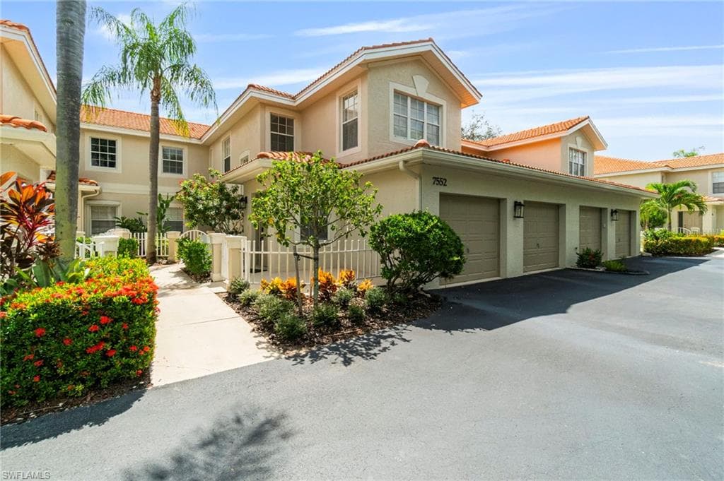 7552 Oleander Gate Dr C104, Naples, FL 34109-45