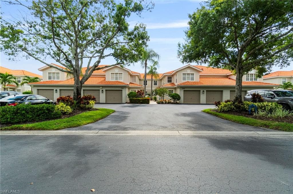 7552 Oleander Gate Dr C104, Naples, FL 34109-46