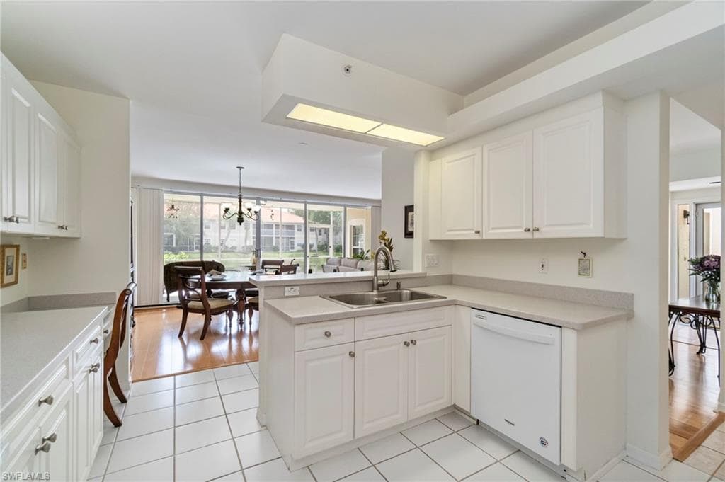 7552 Oleander Gate Dr C104, Naples, FL 34109-8