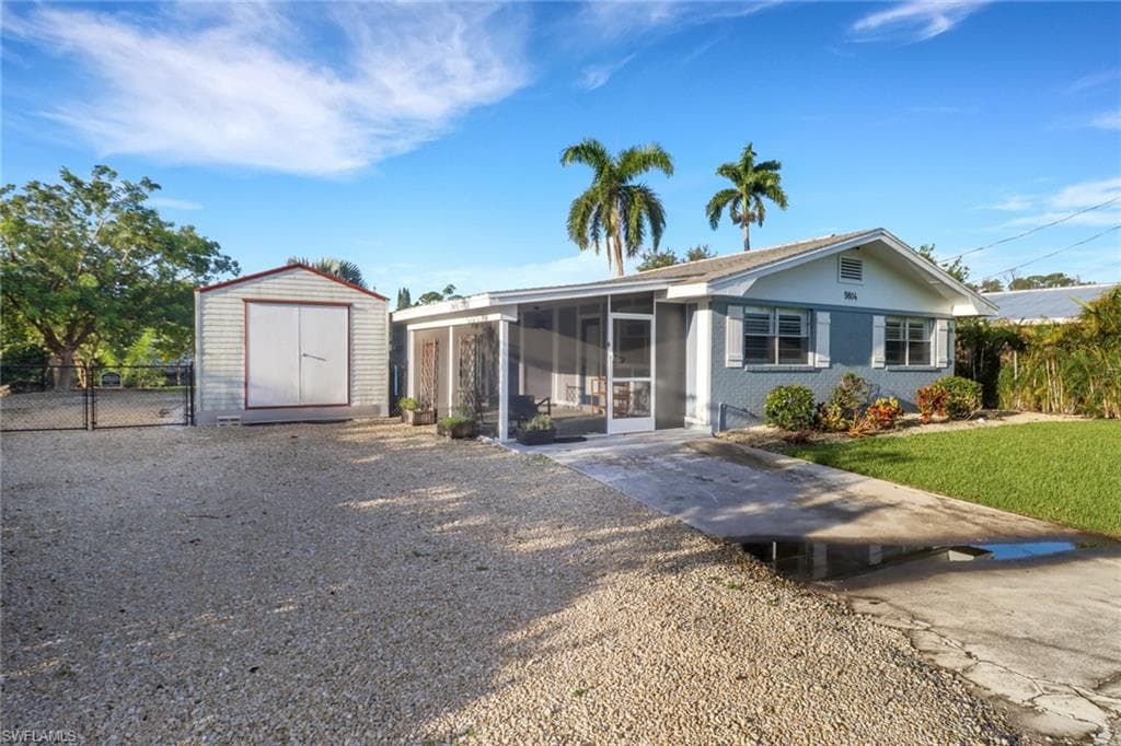 9804 Montana Ct, Bonita Springs, FL 34135-19