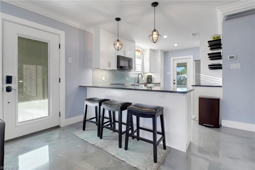 9804 Montana Ct, Bonita Springs, FL 34135-5