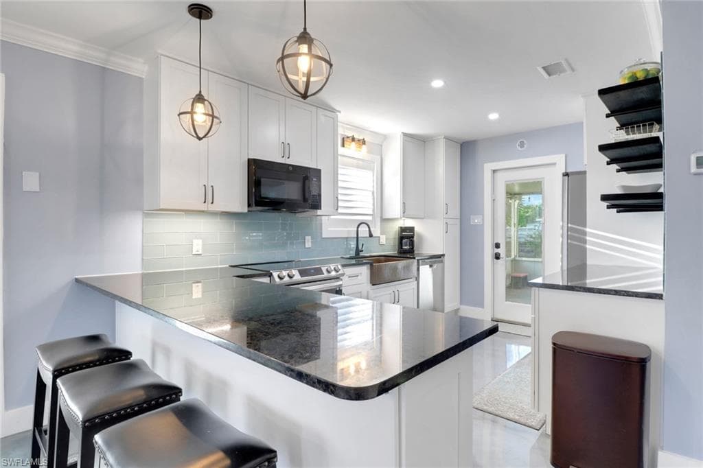9804 Montana Ct, Bonita Springs, FL 34135-6
