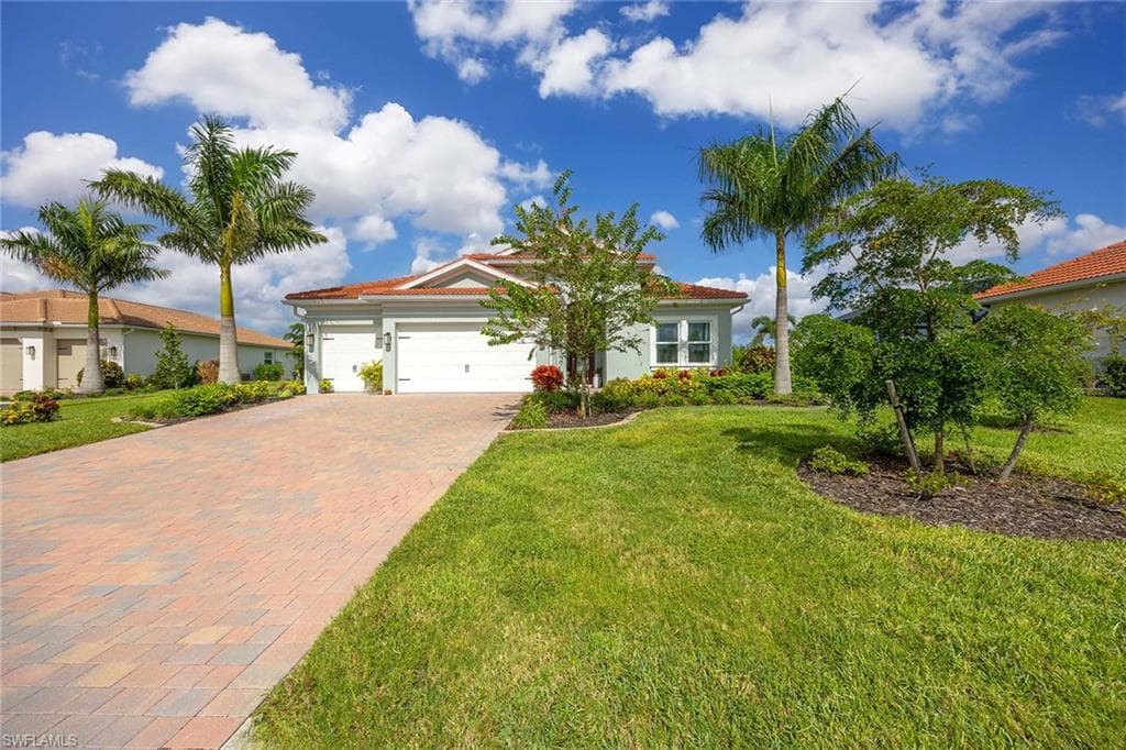 18652 Royal Hammock Blvd, Naples, FL 34114-4
