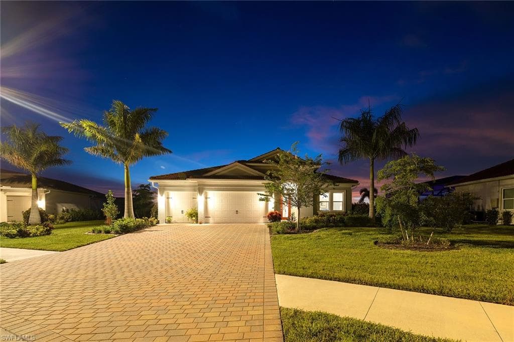 18652 Royal Hammock Blvd, Naples, FL 34114-5