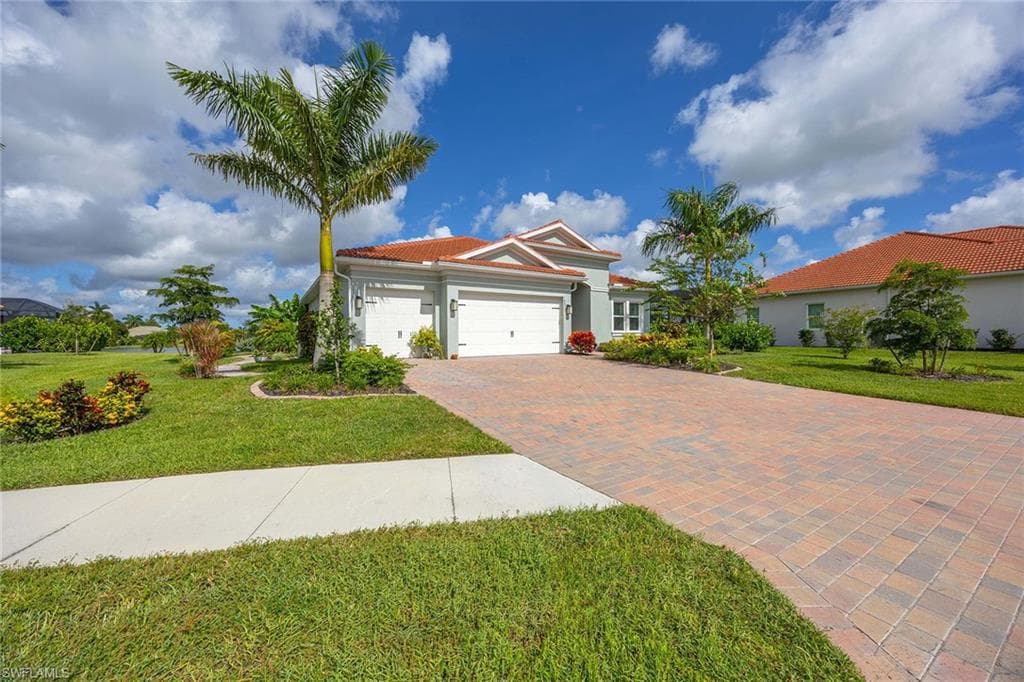 18652 Royal Hammock Blvd, Naples, FL 34114-7