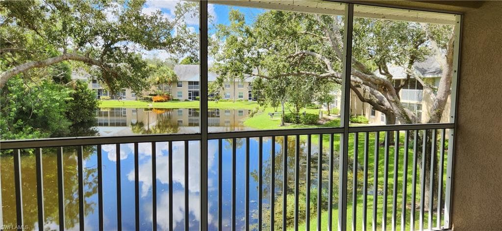 186 Pebble Shores Dr 203, Naples, FL 34110-16