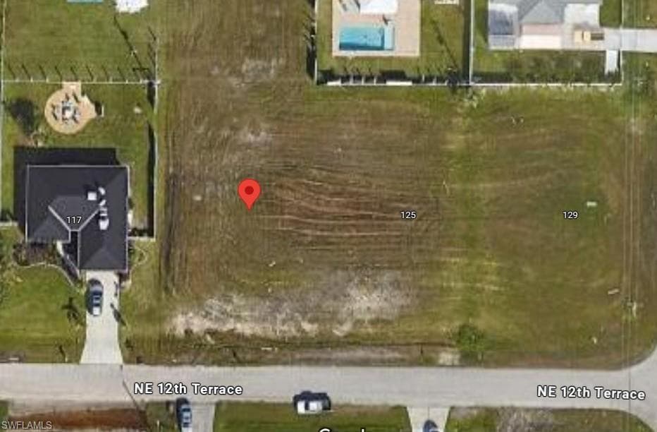 121 12th Ter, Cape Coral, FL 33909-1