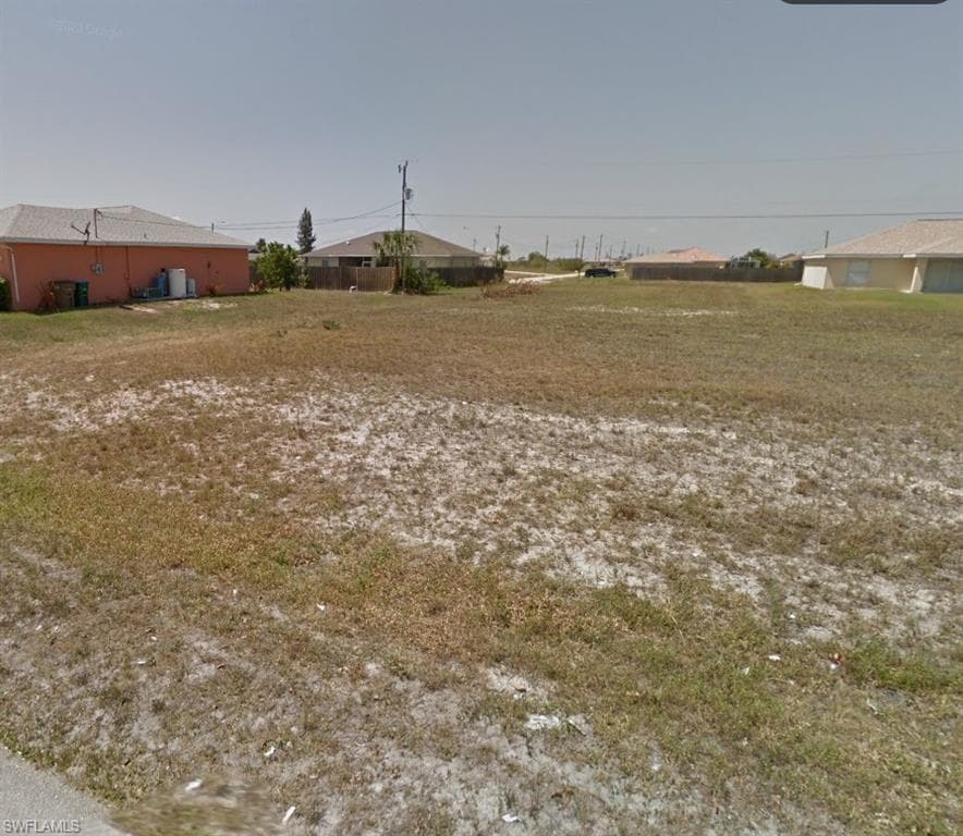 121 12th Ter, Cape Coral, FL 33909-3