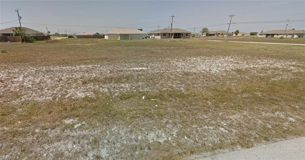 121 12th Ter, Cape Coral, FL 33909-6