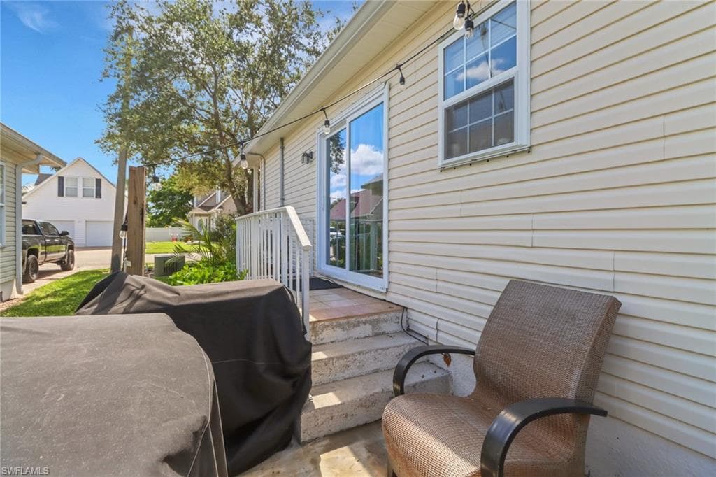 398 Leawood Cir, Naples, FL 34104-13