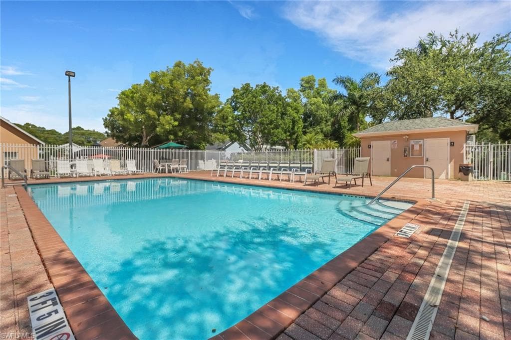 398 Leawood Cir, Naples, FL 34104-15