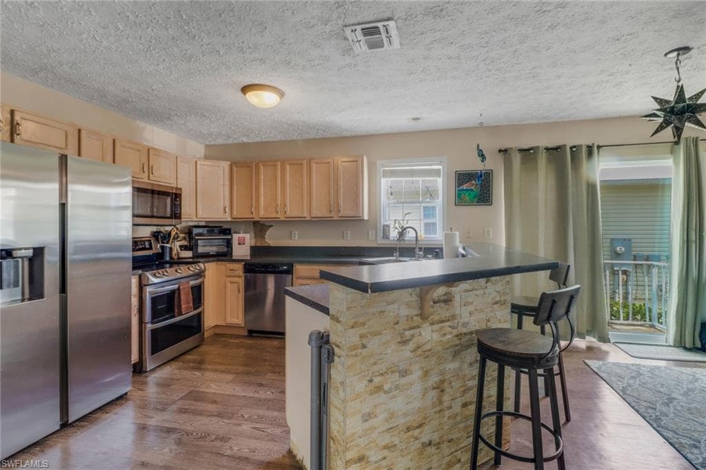 398 Leawood Cir, Naples, FL 34104-5