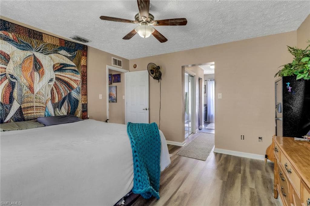 398 Leawood Cir, Naples, FL 34104-8