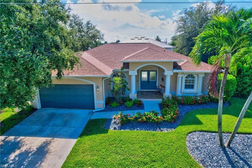 5 Tahiti Rd, Marco Island, FL 34145-34