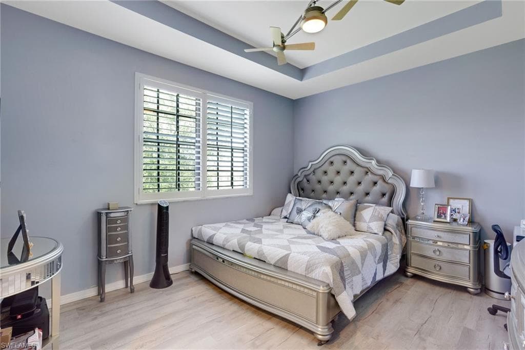 15659 Summit Place Cir, Naples, FL 34119-10