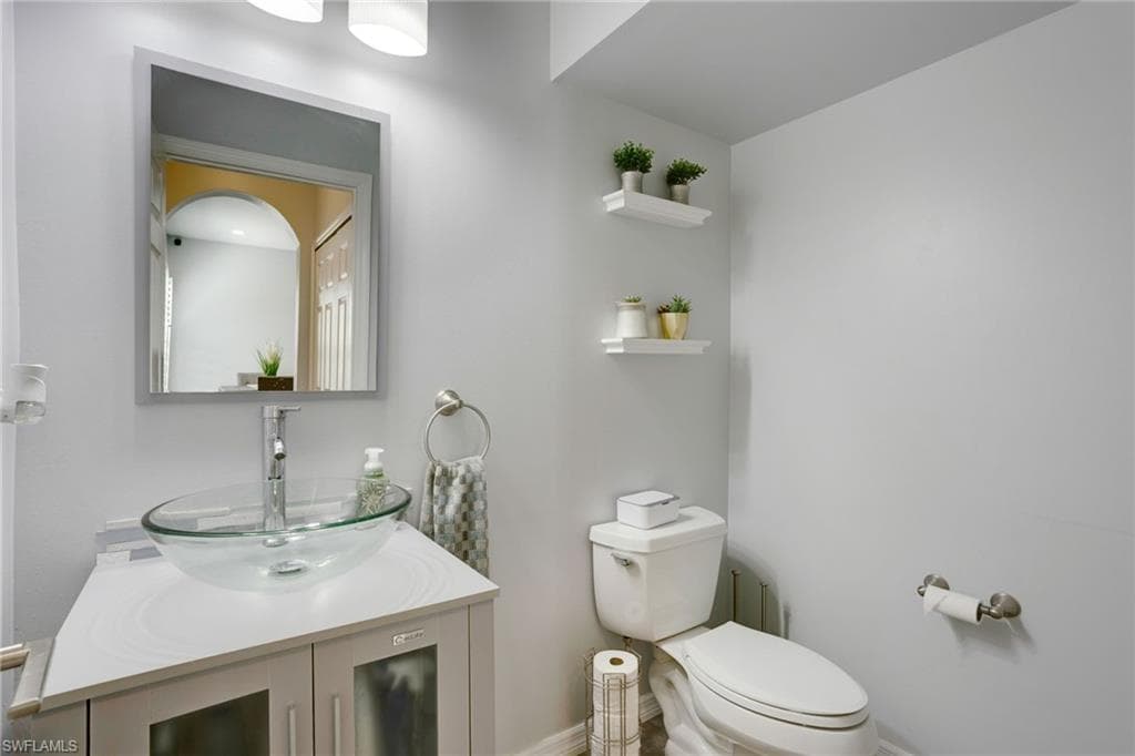 15659 Summit Place Cir, Naples, FL 34119-14