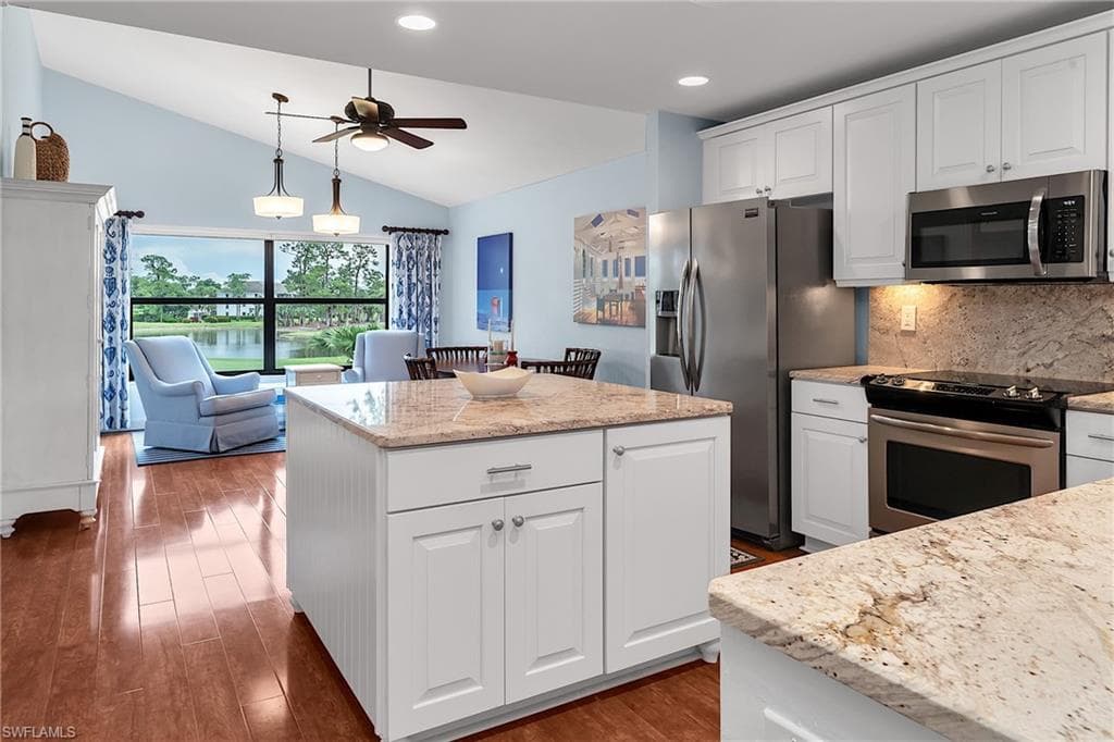 195 Fox Glen Dr 3-195, Naples, FL 34104-3