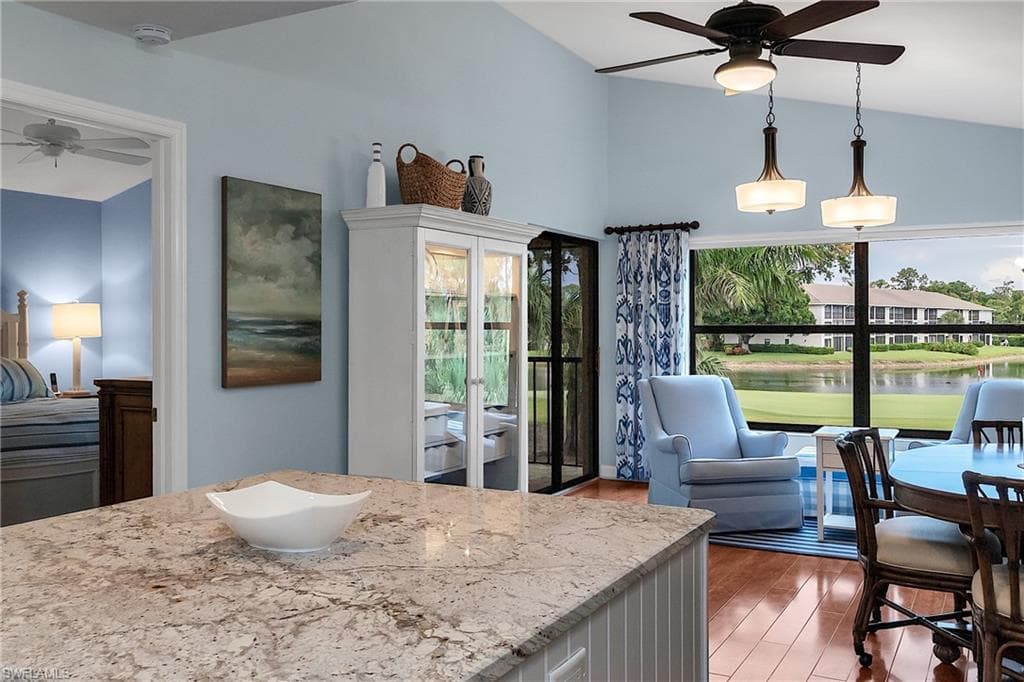 195 Fox Glen Dr 3-195, Naples, FL 34104-7