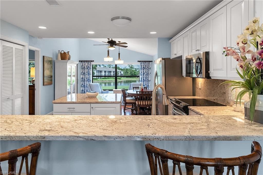 195 Fox Glen Dr 3-195, Naples, FL 34104-8