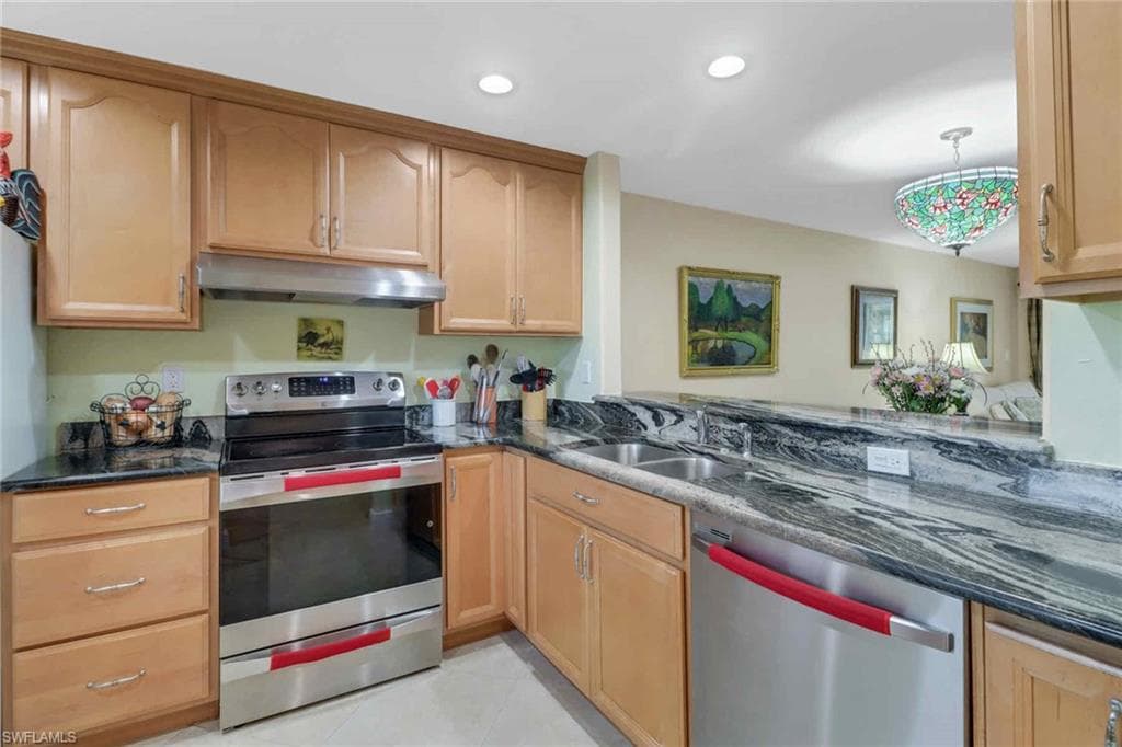 5595 Rattlesnake Hammock Rd C-19, Naples, FL 34113-8