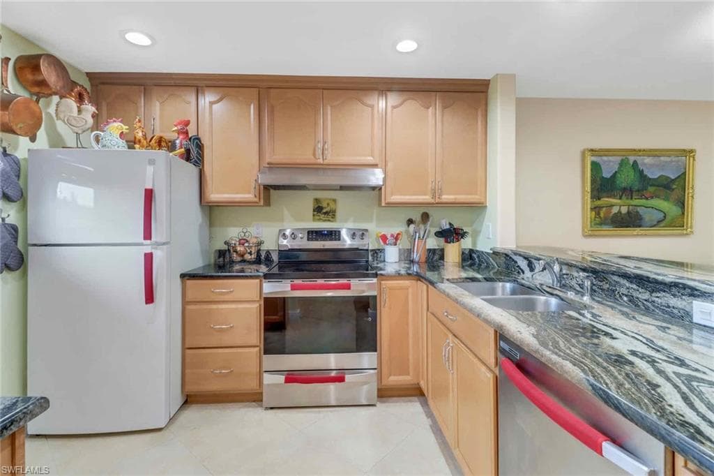 5595 Rattlesnake Hammock Rd C-19, Naples, FL 34113-9