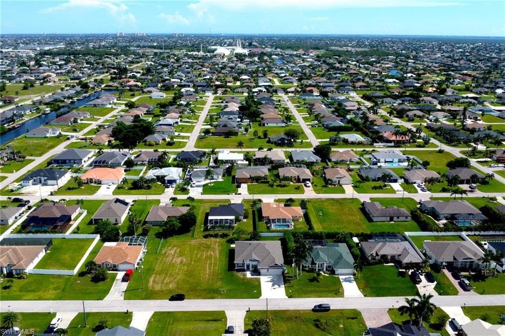 2118 25th Ter, Cape Coral, FL 33914-27
