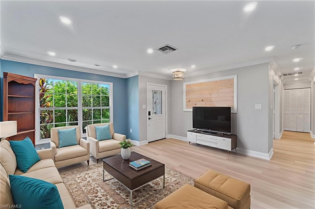 4201 29th Pl SW, Naples, FL 34116-4