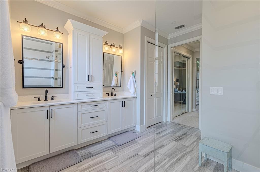 778 Regency Reserve Cir 1603, Naples, FL 34119-16
