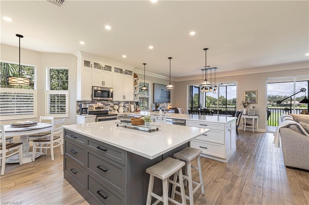 778 Regency Reserve Cir 1603, Naples, FL 34119-4