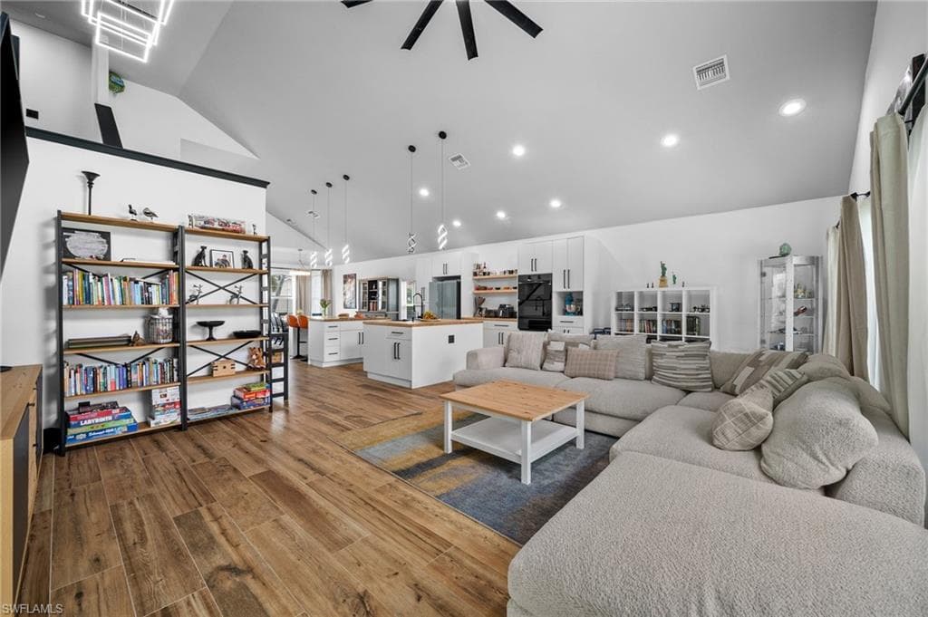 2513 Blackburn Cir, Cape Coral, FL 33991-14