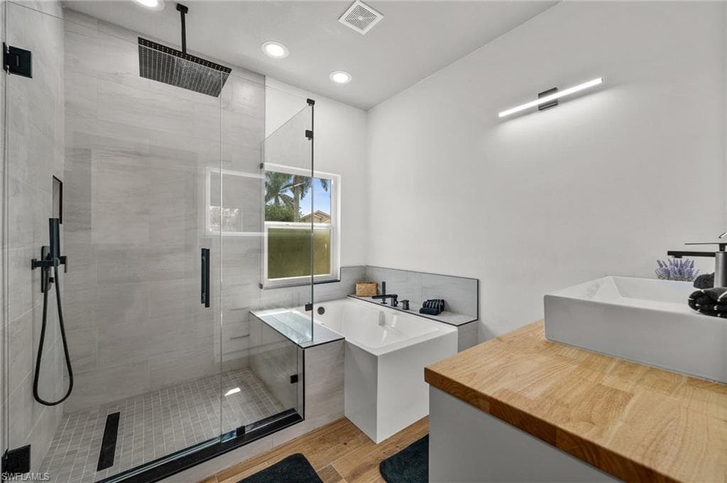 2513 Blackburn Cir, Cape Coral, FL 33991-25