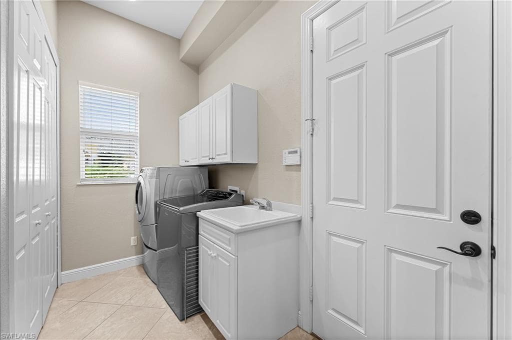 10205 Avonleigh Dr, Bonita Springs, FL 34135-16
