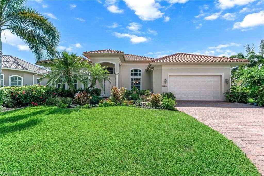 10205 Avonleigh Dr, Bonita Springs, FL 34135-1