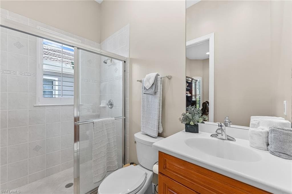 10205 Avonleigh Dr, Bonita Springs, FL 34135-26