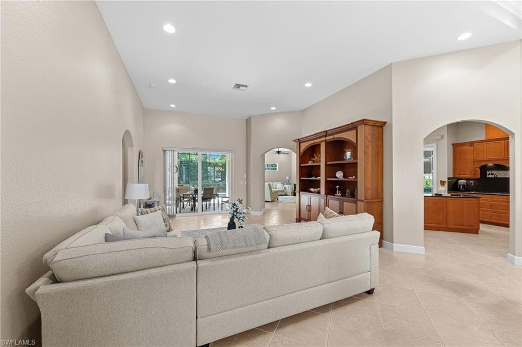 10205 Avonleigh Dr, Bonita Springs, FL 34135-6