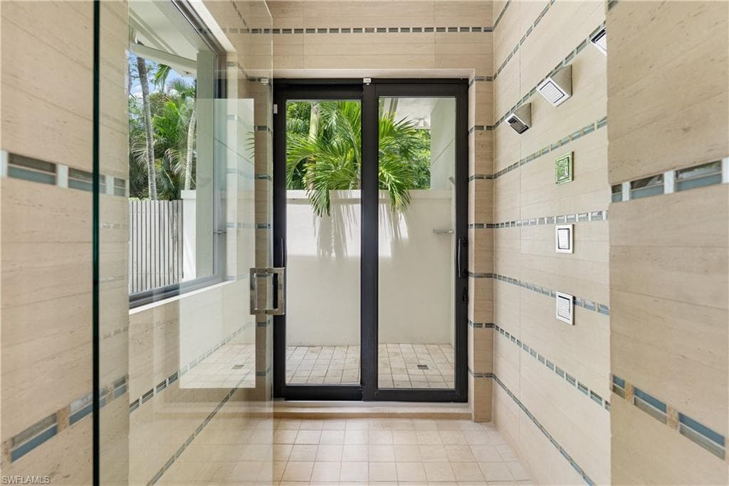 233 Ridge Dr, Naples, FL 34108-20