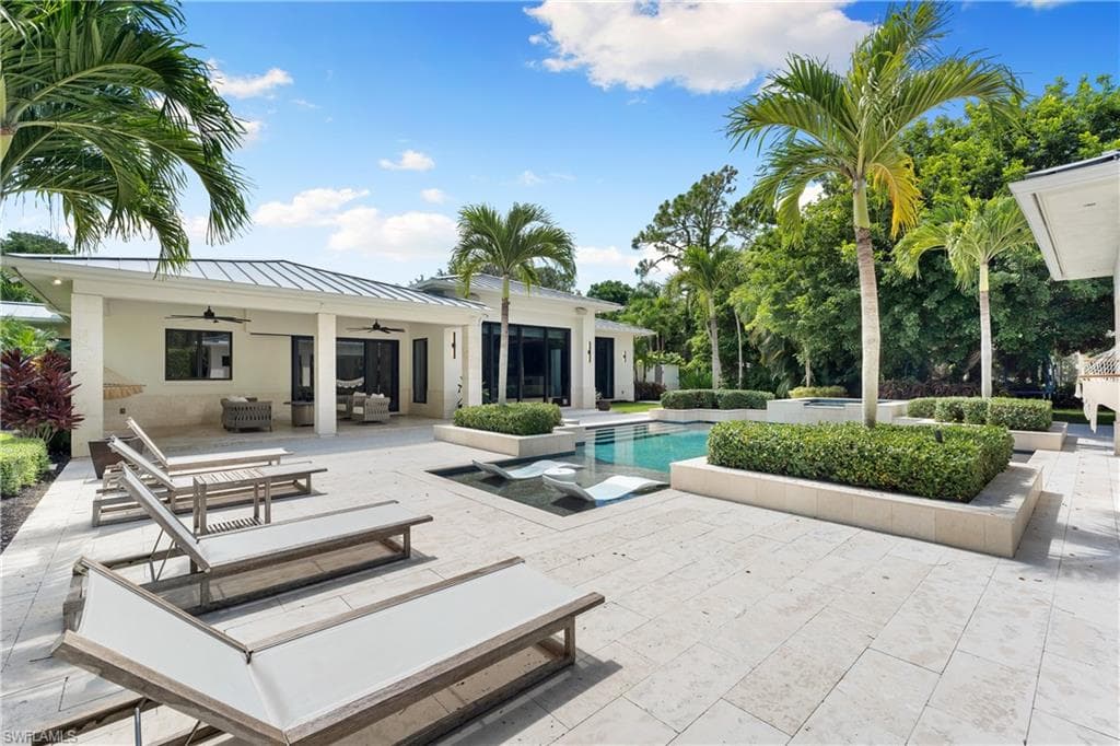 233 Ridge Dr, Naples, FL 34108-23