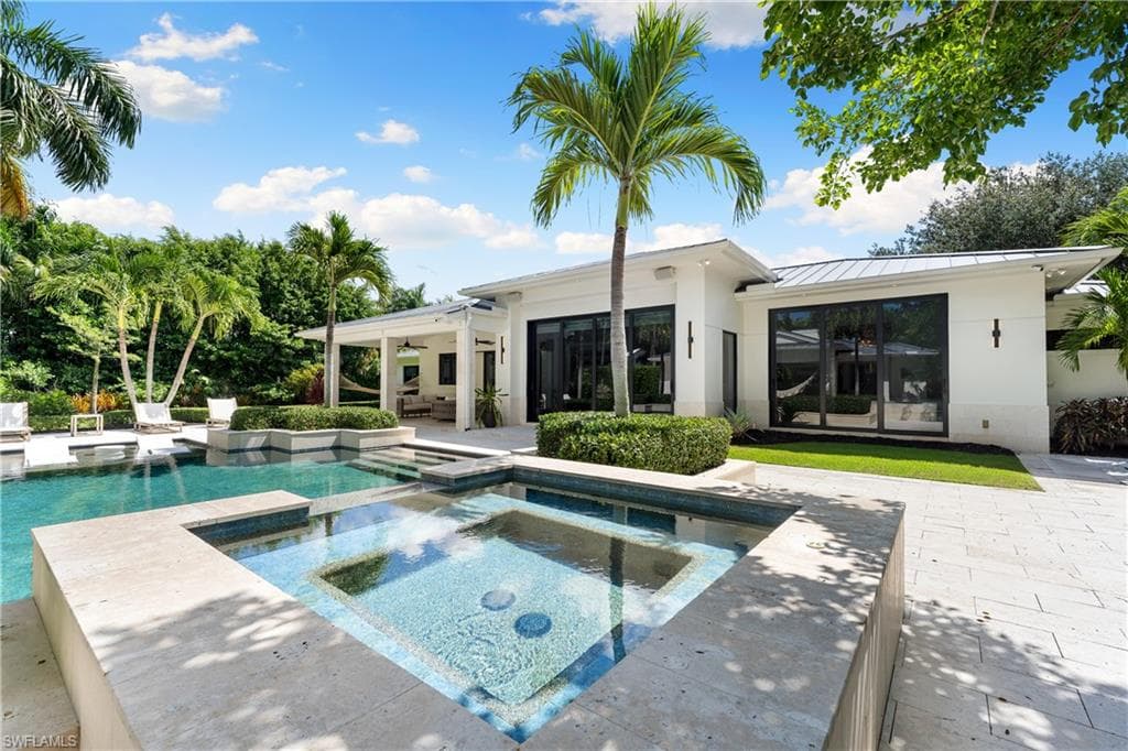 233 Ridge Dr, Naples, FL 34108-24