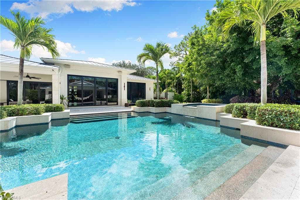 233 Ridge Dr, Naples, FL 34108-25