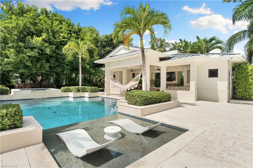 233 Ridge Dr, Naples, FL 34108-28
