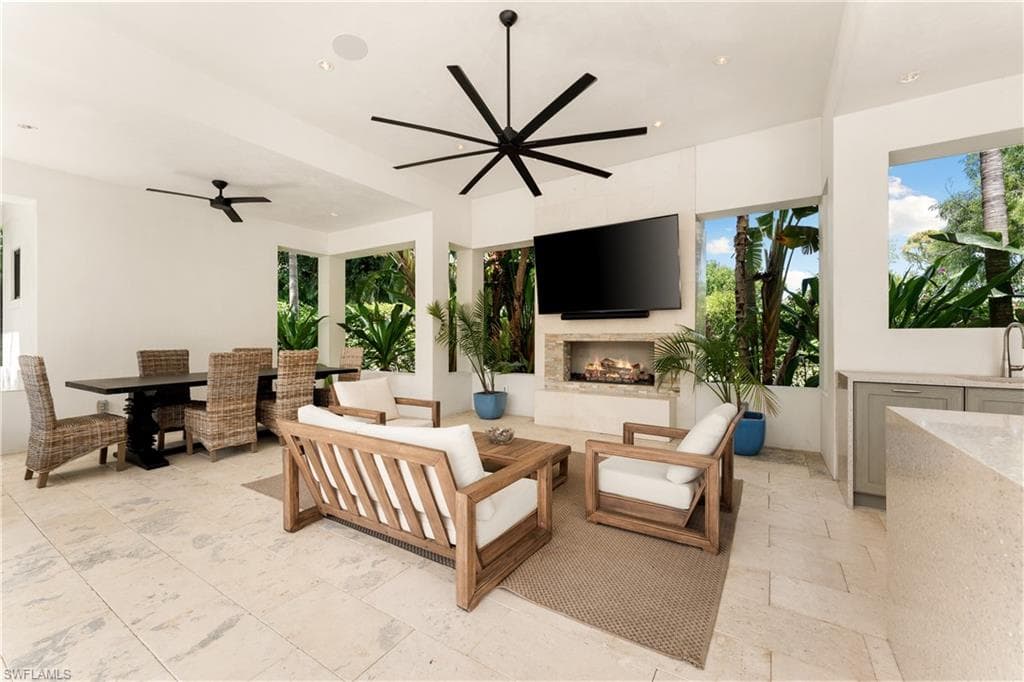 233 Ridge Dr, Naples, FL 34108-30