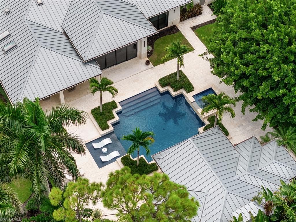 233 Ridge Dr, Naples, FL 34108-34