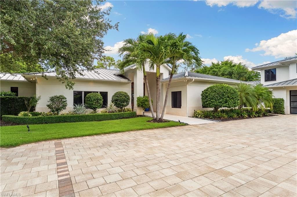 233 Ridge Dr, Naples, FL 34108-38