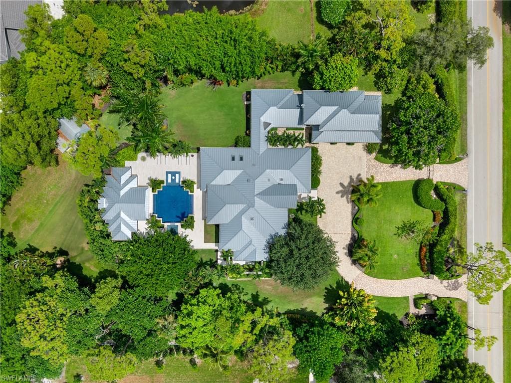 233 Ridge Dr, Naples, FL 34108-3