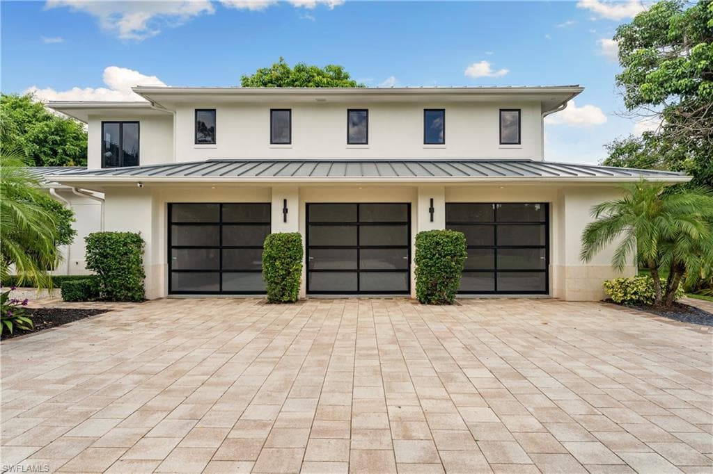 233 Ridge Dr, Naples, FL 34108-39