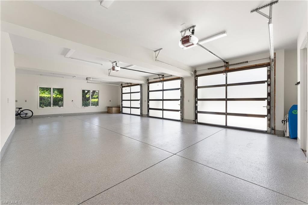233 Ridge Dr, Naples, FL 34108-40